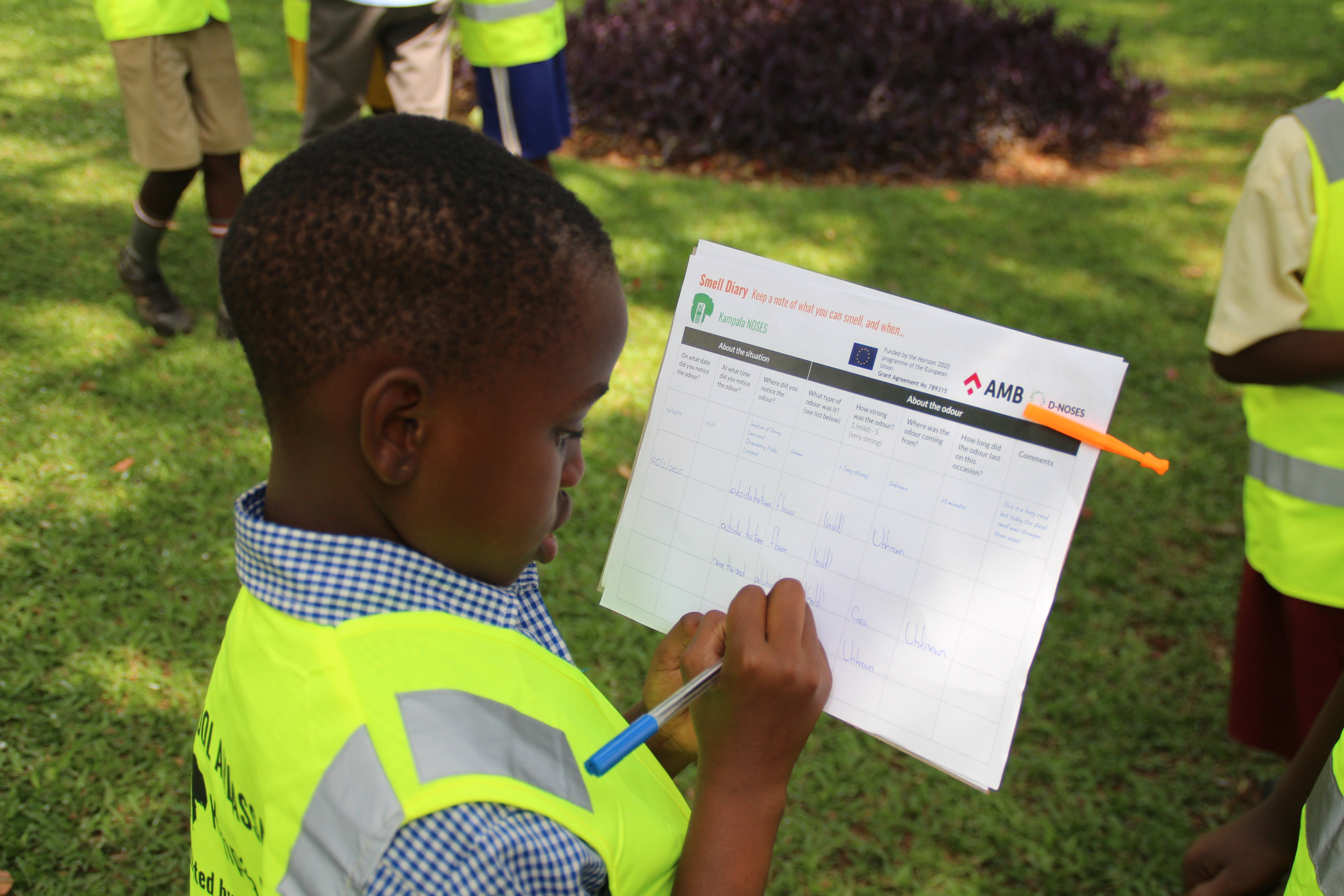 Student filling in a smell diary